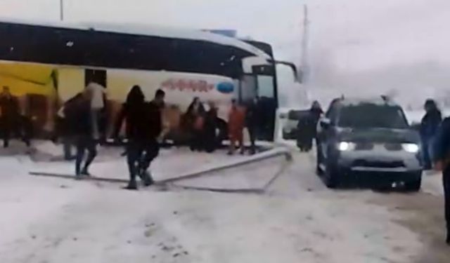 Yoğun Kar Yağışı Trafiği Felç Etti: Kazalar Ardı Ardına Geldi