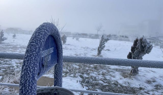 Bitlis'te her yer dondu, termometreler eksi 15'i gösterdi