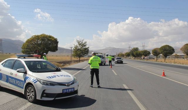 Bitlis’te Bir Ayda  217 Araç Trafikten Men Edildi