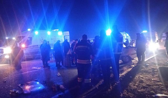 Diyarbakır’da İki Otomobil Çarpıştı: 2’si Ağır 3 Yaralı