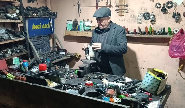 Bitlis'in 62 Yaşındaki Oto Elektrik Ustası Teknolojiye Direnyor