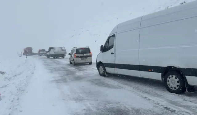 Muş’ta Kar Nedeniyle Yolda Mahsur Kalanlar Kurtarıldı