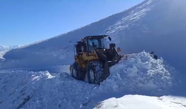 Yüksekova’da Karla Mücadele Çalışmaları Tamamlandı