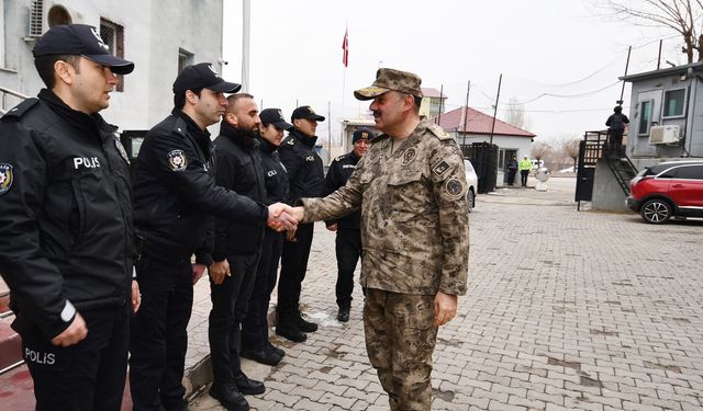 Bitlis İl Emniyet Müdürü Şekeroğlu, Güroymak İlçe Emniyet Müdürlüğü'nü Ziyaret Etti