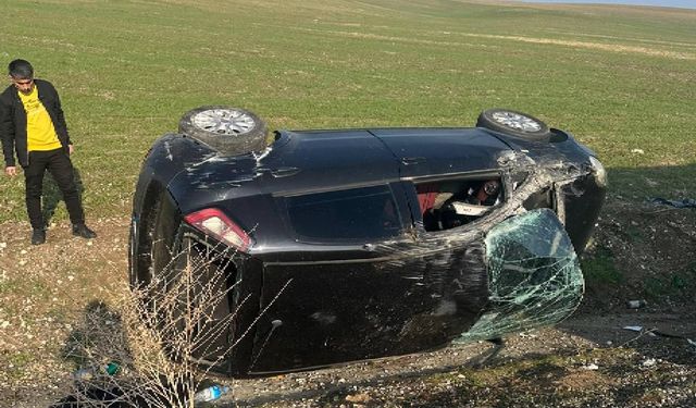 Diyarbakır'da takla atan otomobilin sürücüsü yaralandı