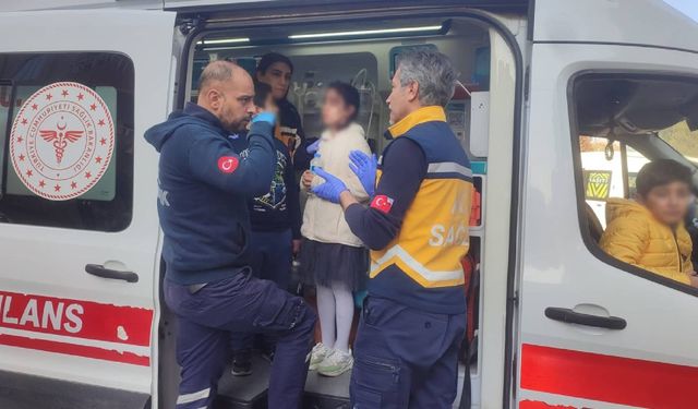 Öğrencileri taşıyan servis aracı kaza yaptı: 20 kişi yaralandı