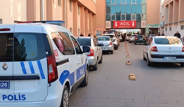 3'üncü kattan beton zemine düşen genç ağır yaralandı