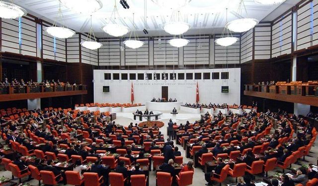 4 Bin Liralık Emekli Bayram İkramiyesi TBMM’den Geçti