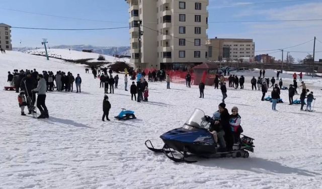 Bitlis'te Kayak Tutkunları Sezonun Son Günlerini Değerlendiriyor