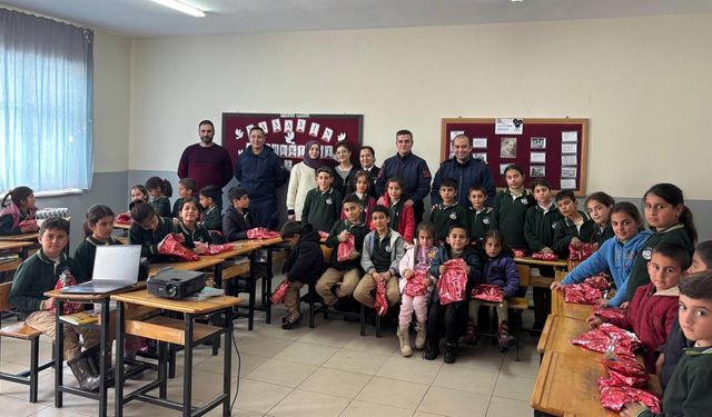 Ahlat’ta Öğrencilere Suda Boğulma Olaylarının Önlenmesi Eğitimi Verildi