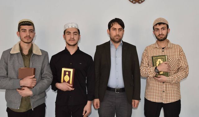 Bitlis'te Eğitim Alan 3 Öğrenci 4 Ayda Hafız Oldu