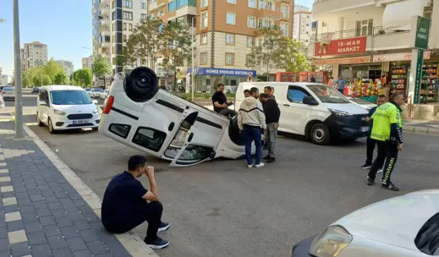 İki Araç Çarpıştı, Araçlardan Biri Takla Attı: 2 Yaralı