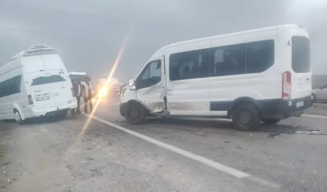 Hastaları Taşıyan Minibüs Başka Minibüse Çarptı: 2 Yaralı