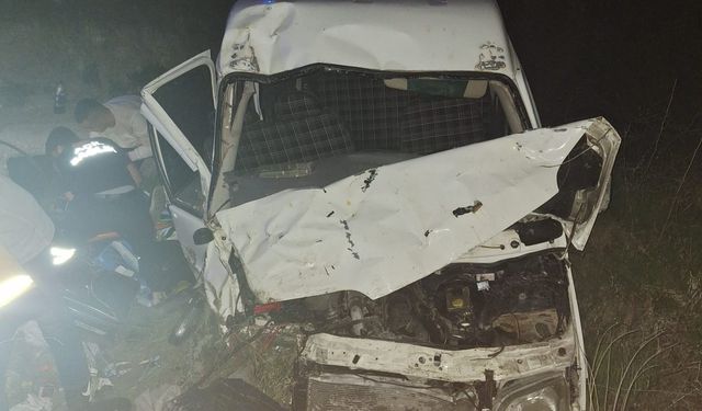 Minibüs şarampole yuvarlandı: 8 yaralı