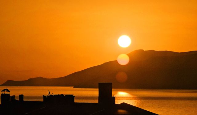 Tatvan’da 4 Mevsim Gün Doğumunu Gören Hayran Kalıyor