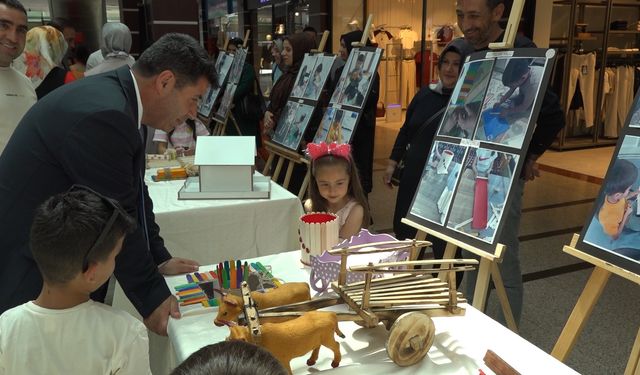 Avrupa Birliği destekli projede miniklerin ahşap sergisi Tatvan'da açıldı