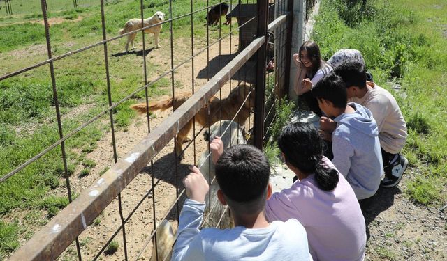 Bitlisli Öğrencilerden Anlamlı Ziyaret
