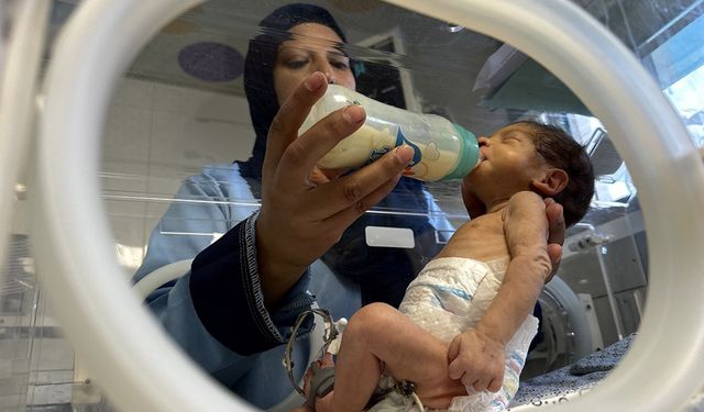 Gazze’de Mama ve İlaç Eksikliği: İki Bebek Hayatını Kaybetti