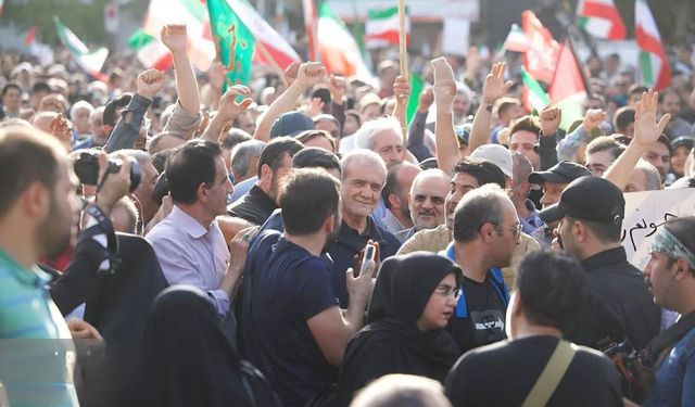 Pezeşkiyan'ın katılımıyla ABD ve işgalcilerin saldırıları Tahran'da protesto edildi