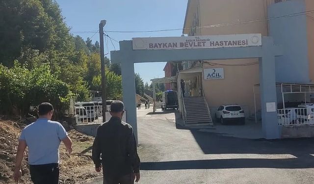 Siirt’te bıçaklı kavga: Baba-oğul ve 2 kişi yaralandı