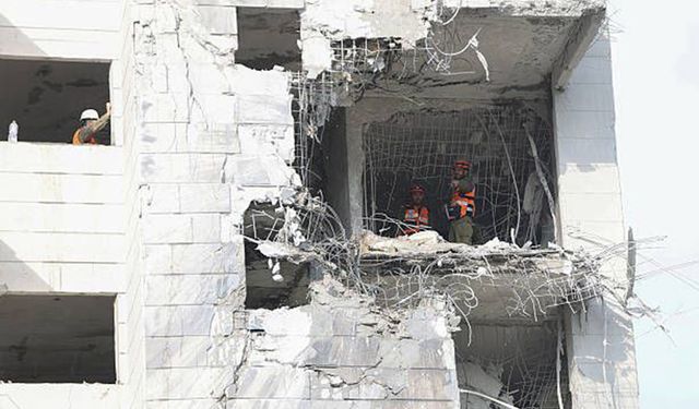 İran Tel Aviv’i Vurdu, İşgalciler Tebriz’i Hedef Aldı
