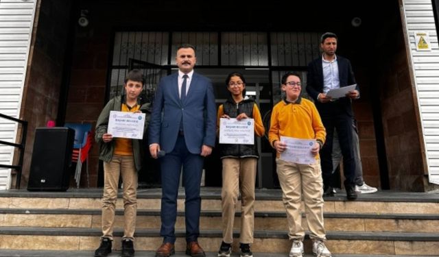 Bitlis'te İmam Hatipli 3 Öğrenciden Bursluluk Sınavında Tam Puan