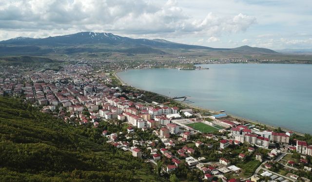 Tatvan'da 6 Köyde Sandık Başına Giden Vatandaşlar Yeni Muhtarını Seçti