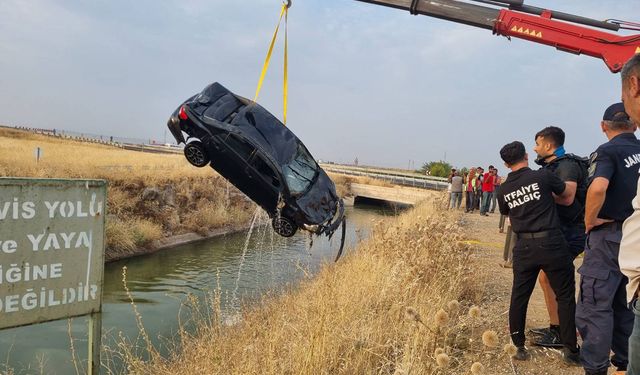 İki Otomobil Çarpıştı: Araçlardan Biri Sulama Kanalına Uçtu