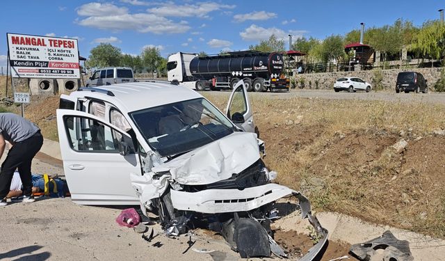 Bingöl’de Trafik Kazası: 3 Kişi Yaralandı