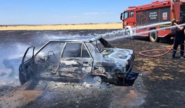 Tarlada Alev Alan Otomobil Kullanılmaz Hale Geldi