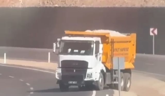Karşı Şeride Geçen Hafriyat Kamyonu Trafiği Tehlikeye Koydu