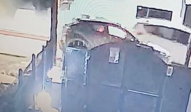 Pikap ile Otomobil Çarpıştı, 3 Kişi Yaralandı: O Anlar Kamerada