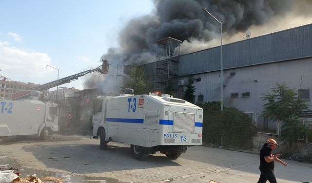Hırdavat Mağazasında Büyük Yangın Çıktı