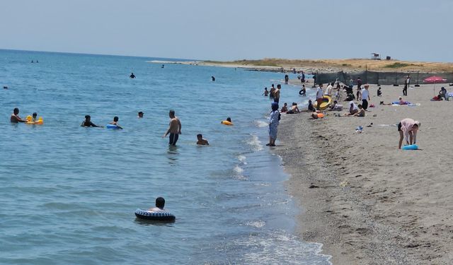 Van Gölü'nün Adilcevaz Sahili, Ege Kıyılarını Aratmıyor