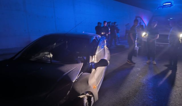 Van’da Trafik Kazası: Otomobil Kaldırıma Çarptı, 2 Yaralı