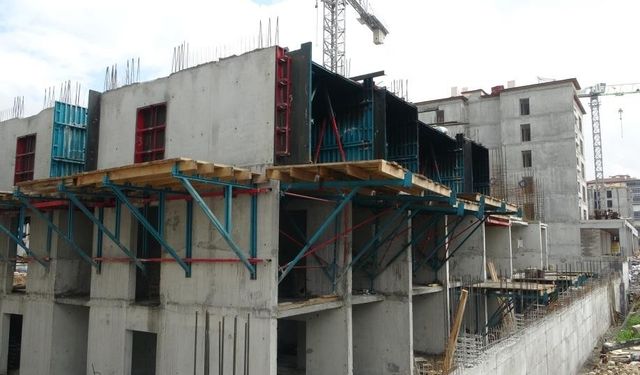 İnşaat Şantiyesinde Kaza: Bir İşçi Ağır Yaralandı