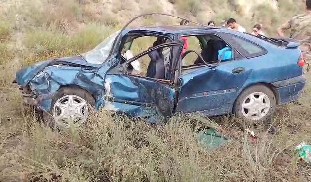 Karayolunda İki Araç Kafa Kafaya Çarpıştı: 3 Yaralı
