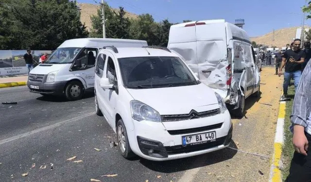 Freni Patlayan Tır Kırmızı Işıkta Bekleyen Araçlara Çarptı: 7 Yaralı
