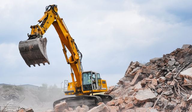 BİTLİS'TE TAŞINMAZ YIKIM İŞİ