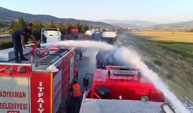 Otobanda alev alan tır itfaiye ekiplerince söndürüldü