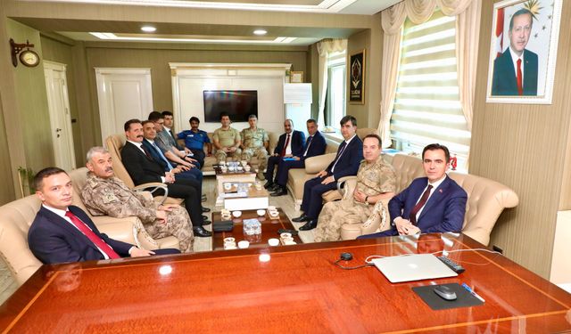 Vali Karakaya Hizan ilçesinde ziyaretlerde bulundu