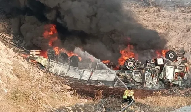 Şarampole Devrilen TIR Alev Aldı