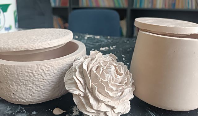 Himaye Altındaki Çocuklar Yaz Tatilinde Seramik ve Alçı Kursunda