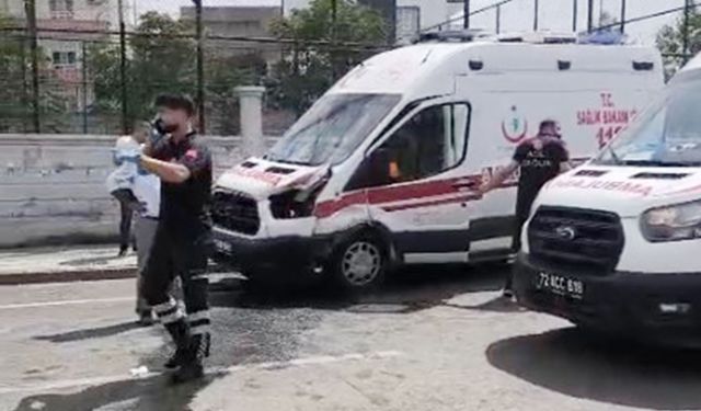 Ambulans ile Otomobil Çarpıştı: 1 Yaralı