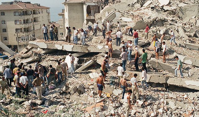 HÜDA PAR’dan 17 Ağustos Mesajı: “Deprem Değil, İhmal Öldürür”