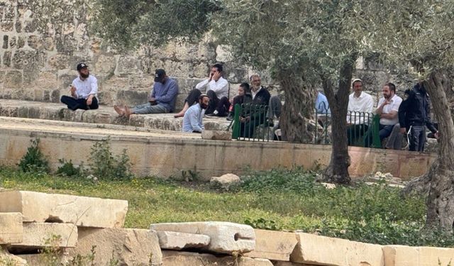 İşgalciler Mescid-i Aksa’ya baskın düzenledi