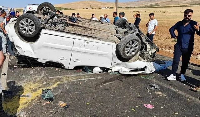 Siirt’te otomobil kepçeyle çarpıştı: 2’si çocuk 6 yaralı
