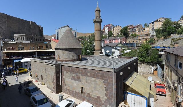Cuma Hutbesi: Kul Hakkı Ateşten Gömlektir