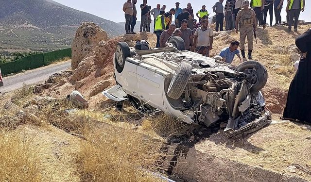 Hafif Ticari Araç Şarampole Devrildi: 7 Kişi Yaralandı