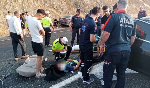 İki Otomobil Feci Çarpıştı: 1’i Ağır 6 Kişi Yaralandı